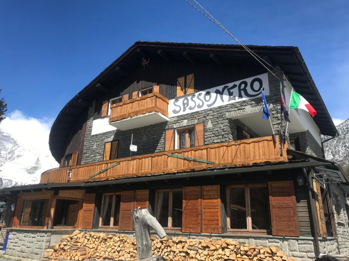 Hotel Sasso Nero Chiesa in Valmalenco Exterior foto